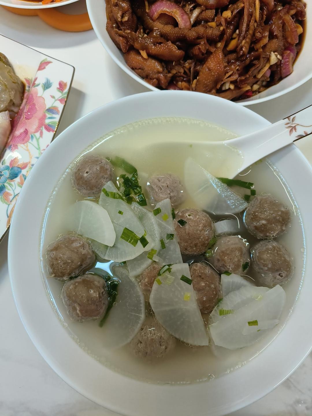 😋清甜好喝，简单易做的牛肉丸萝卜汤