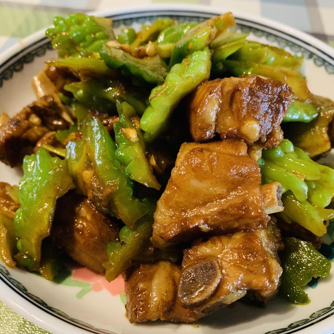苦瓜焖排骨