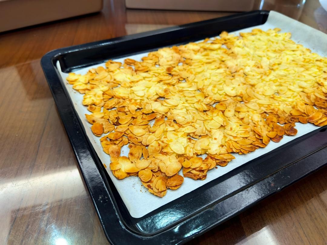 杏仁瓦片：薄脆香酥小零食。