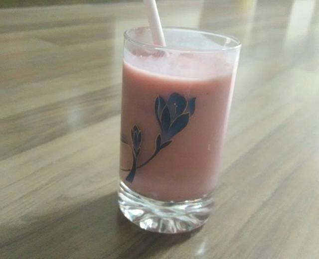 草莓奶昔（简单版）的做法