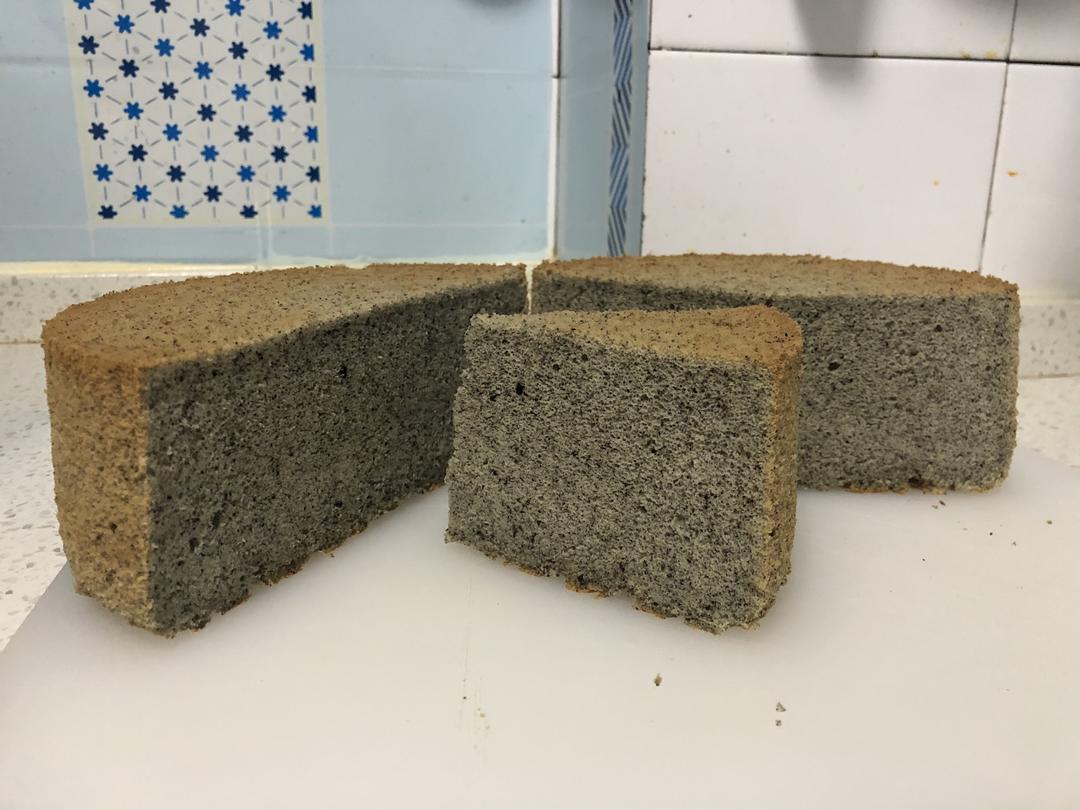 黑芝麻戚风蛋糕的做法