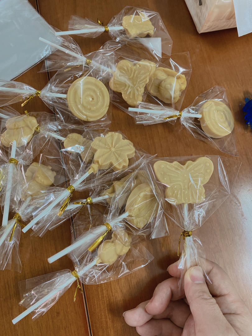 不用棉花糖的牛奶棒棒糖