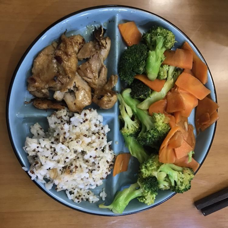 简单易做的香煎黑椒鸡排 柠檬鸡腿肉做法