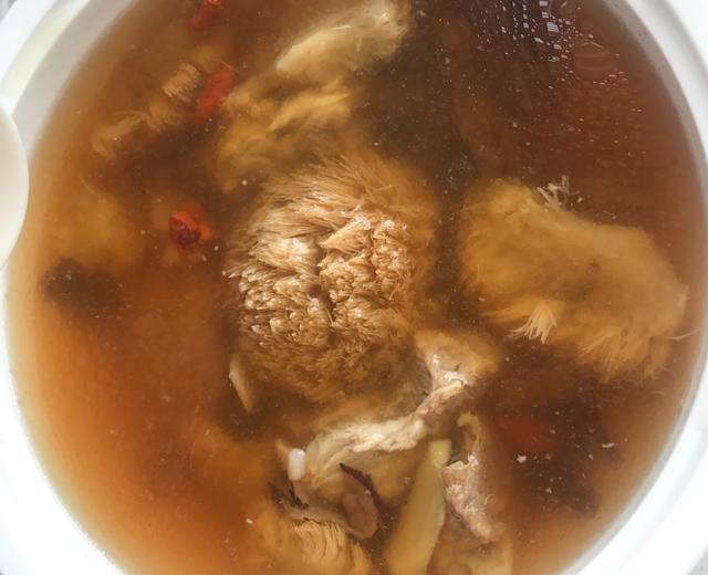 猴头菇排骨养胃汤（行气、暖胃）的做法