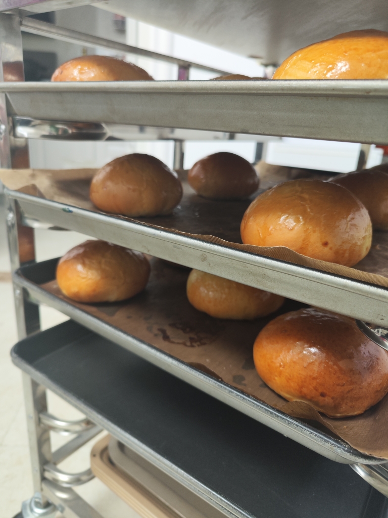 雪里蕻毛豆维也纳面包的做法 步骤16