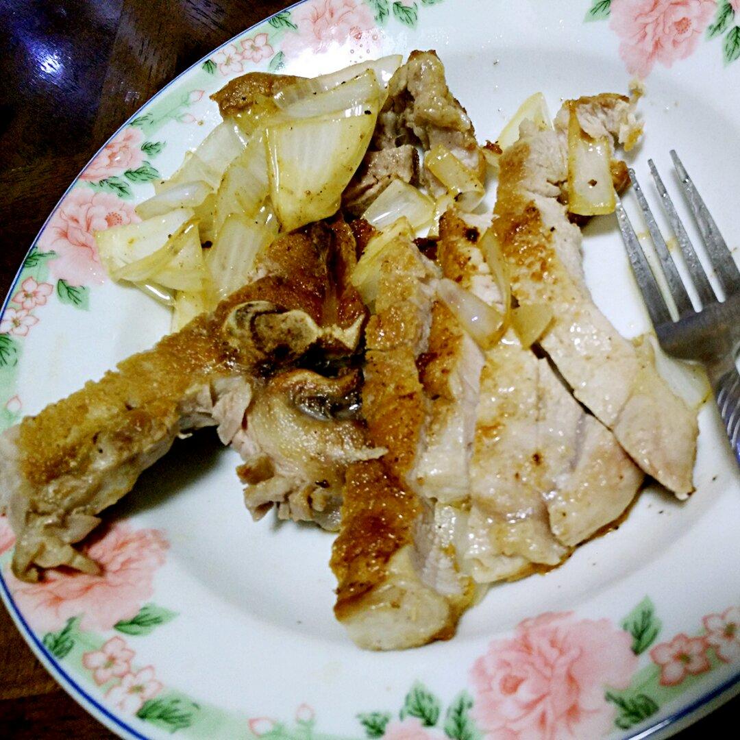 煎猪扒（超简单）和其他的猪扒在这食谱的最下面