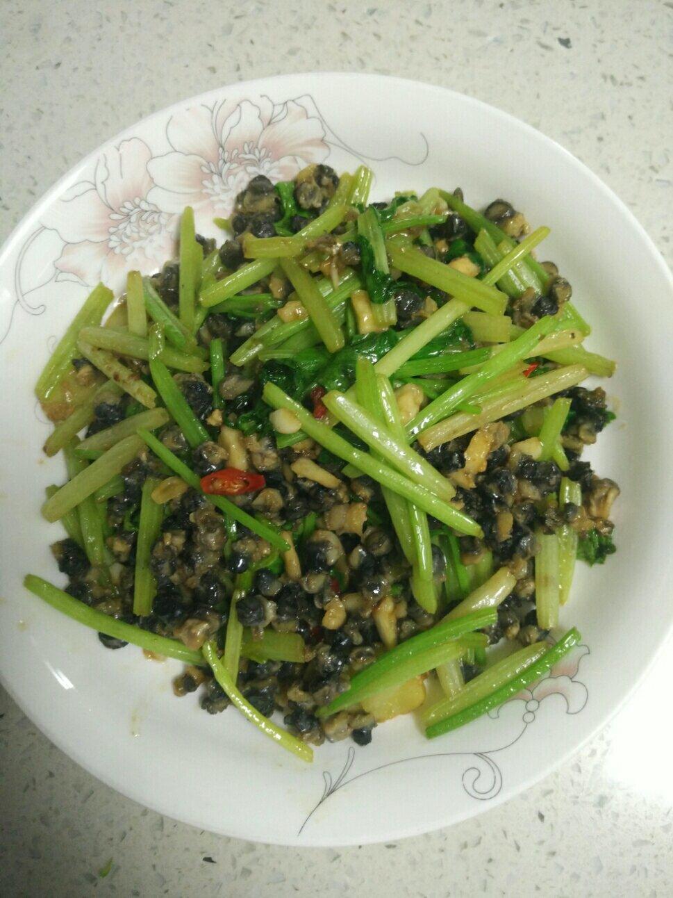 香菜炒田螺肉