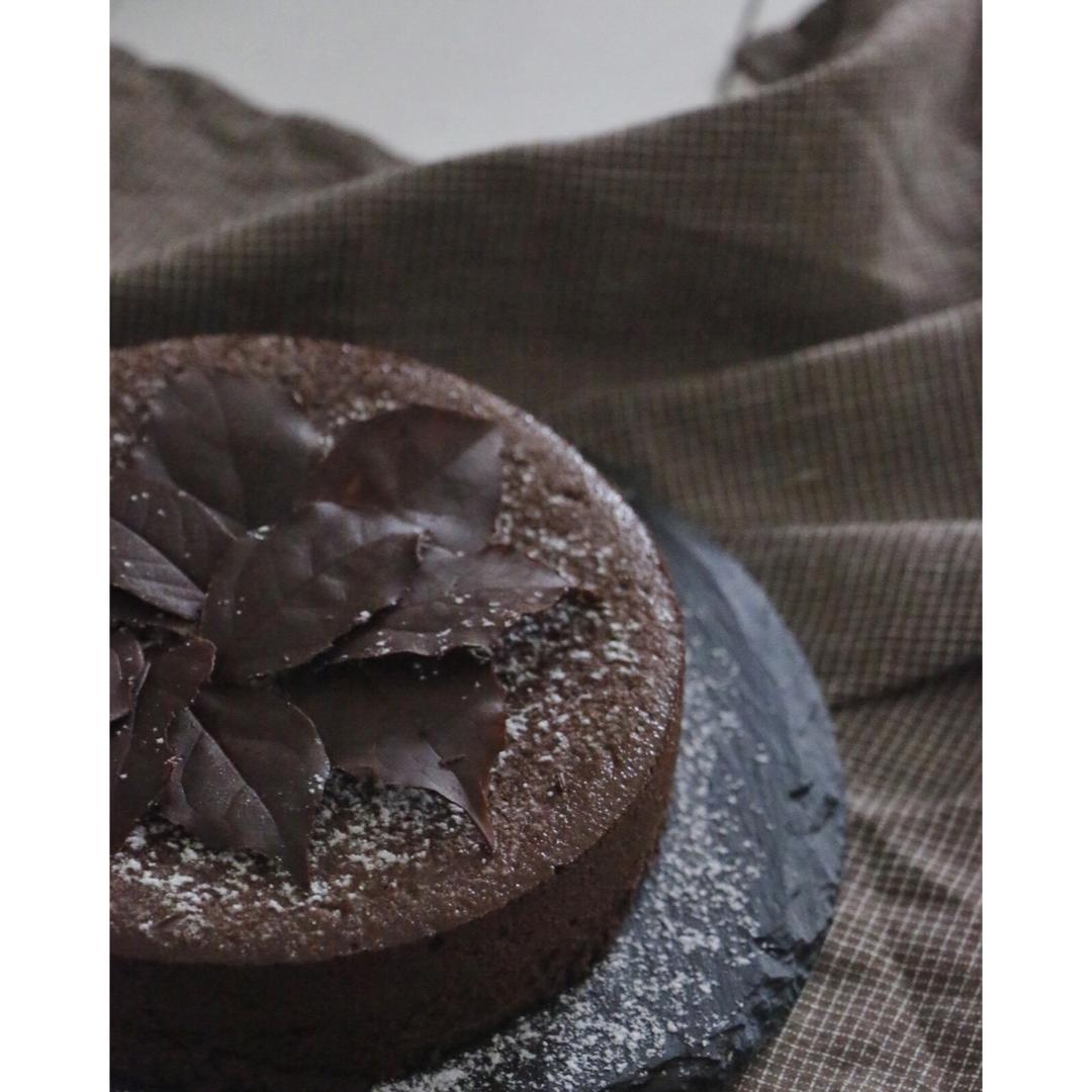 落叶古典巧克力蛋糕——好吃到让人尖叫（附巧克力叶子的做法）