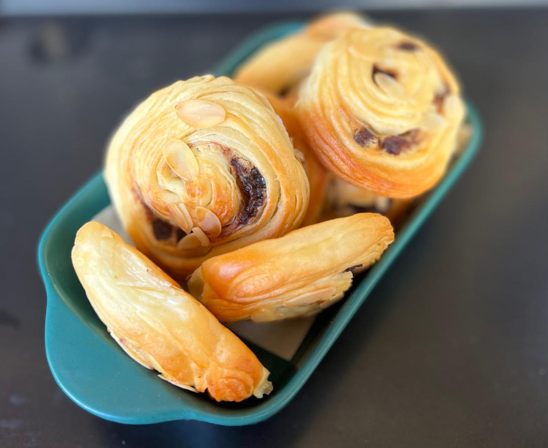 丹麦杏仁提子肉桂卷