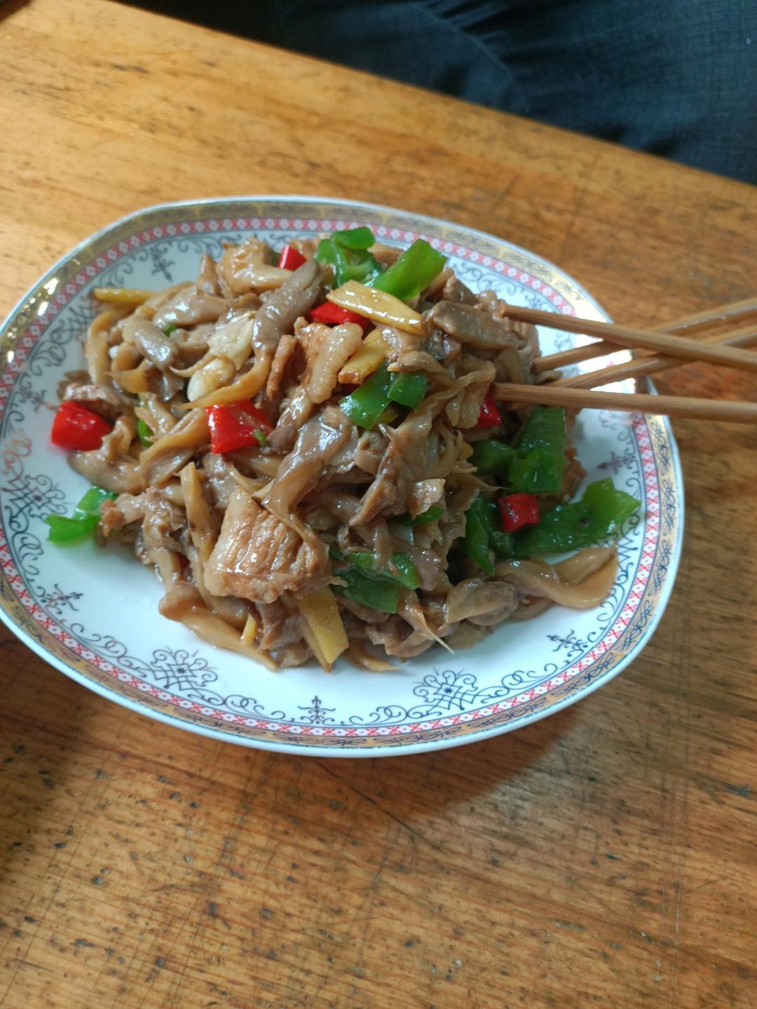 蘑菇炒肉