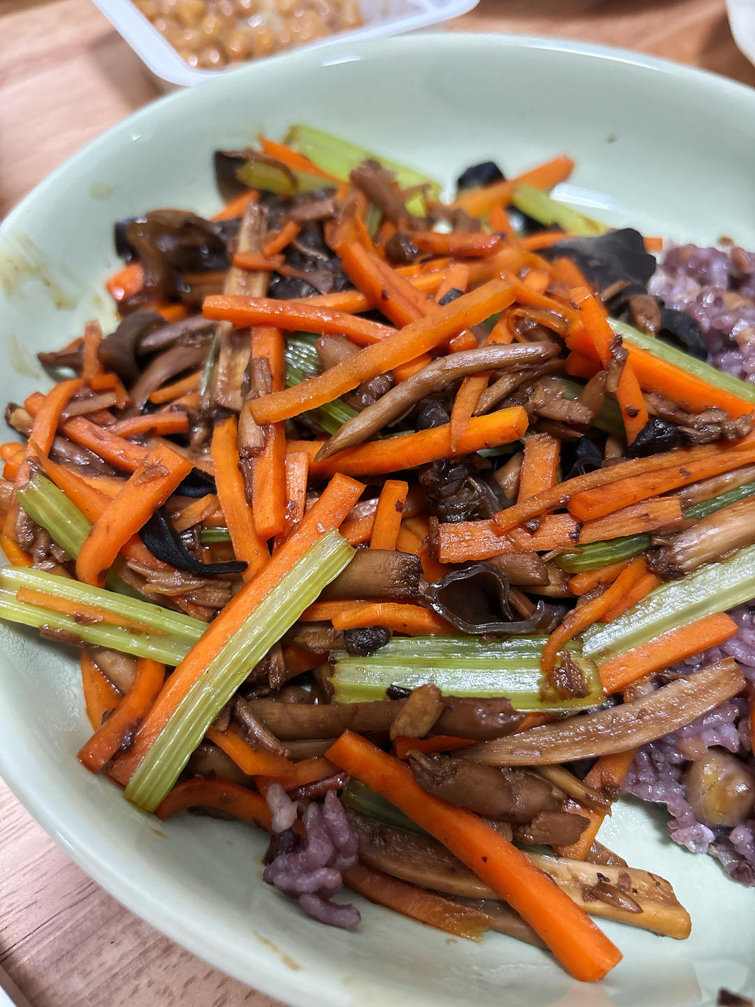三丝鹿茸菌