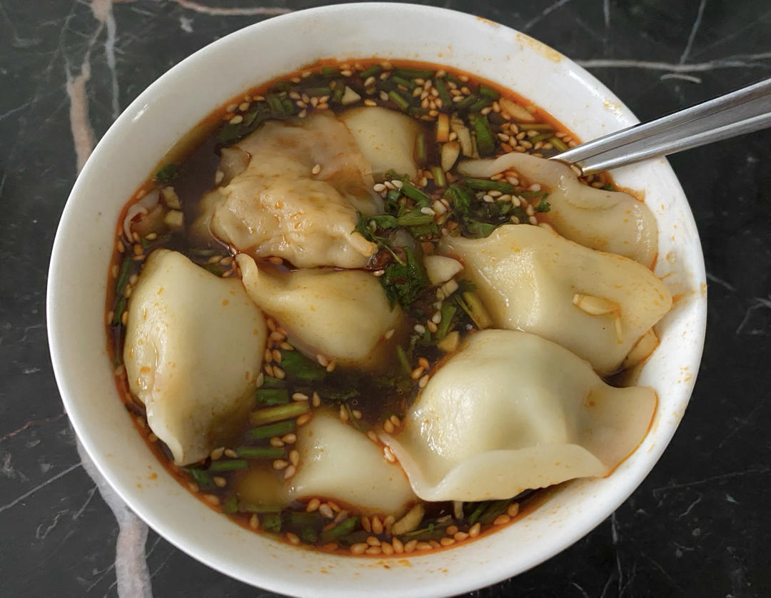 省时又便捷，没人能抗拒这碗酸汤水饺！🥟