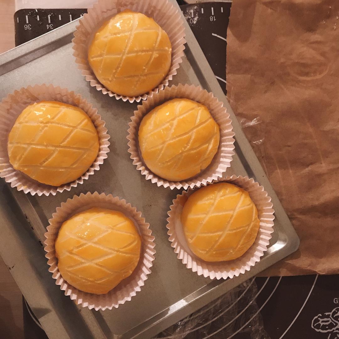好吃到炸裂的港式菠萝包（附带制作酥皮的小视频）
