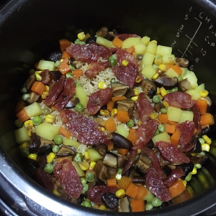 懒人必备～电饭煲腊肠焖饭