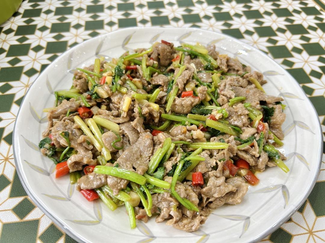 小炒黄牛肉，肉嫩味香！太好吃了简直是米饭杀手！