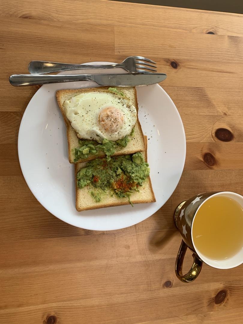 🥑牛油果的神仙吃法🥑—牛油果煎蛋土司