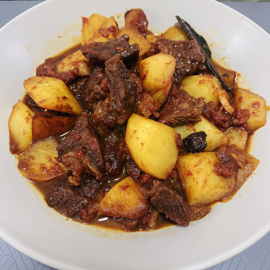 好吃到汤汁都不剩的番茄土豆炖牛腩😋