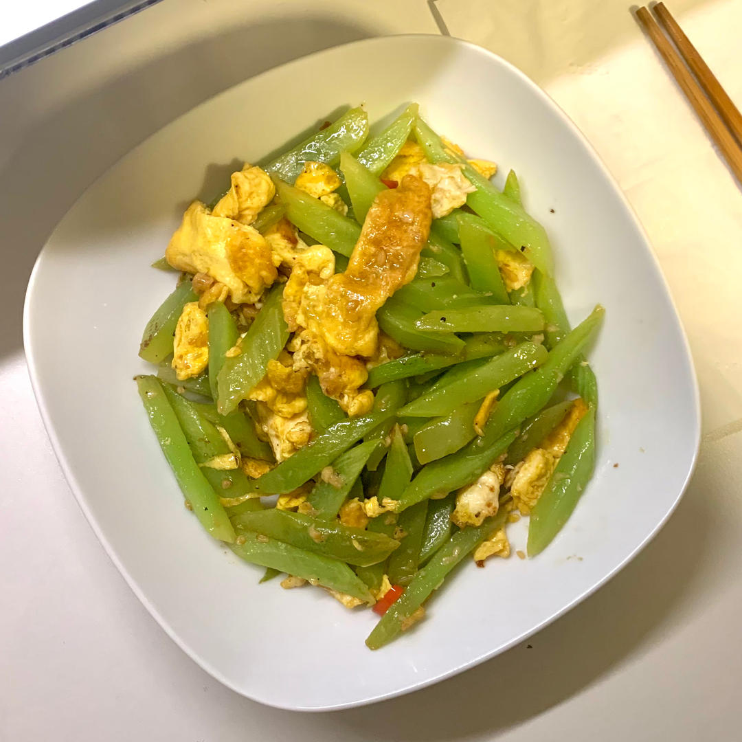 莴笋炒鸡蛋