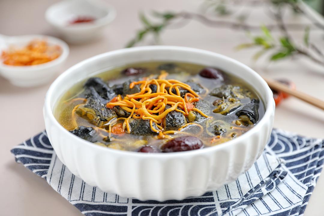 虫草乌鸡汤的做法