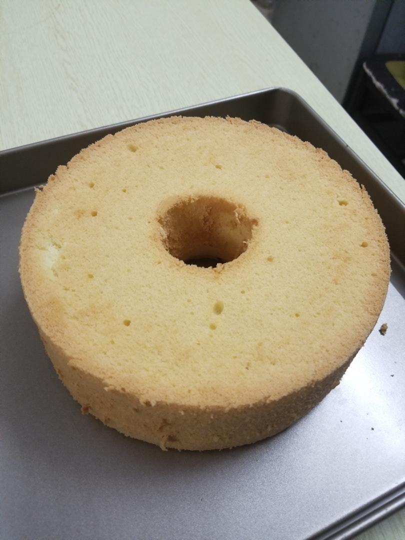 轻盈Q弹的戚风蛋糕（中空模）