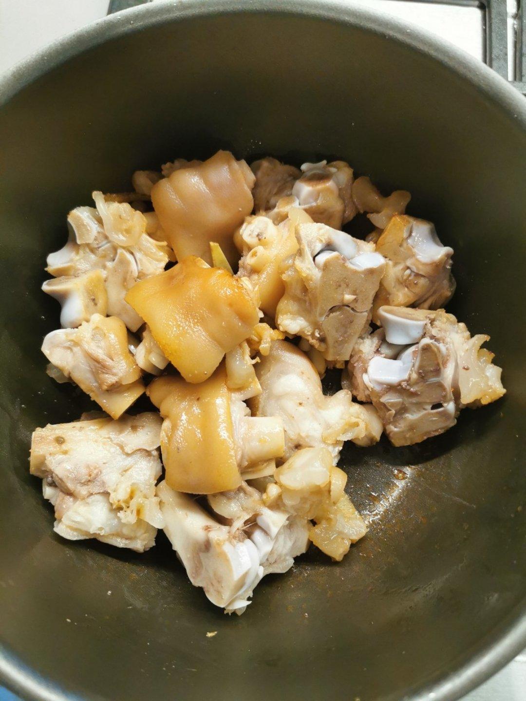 流口水的黄豆炖猪蹄