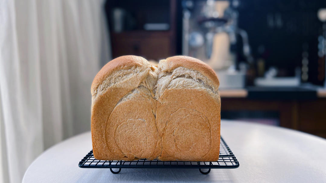 软嫩奶香全麦吐司