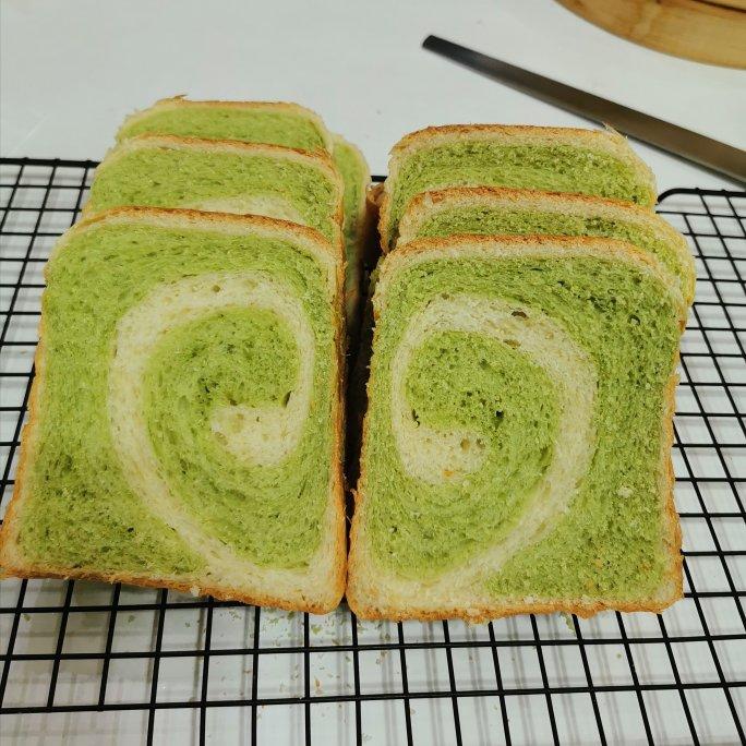 清香柔软的抹茶红豆吐司