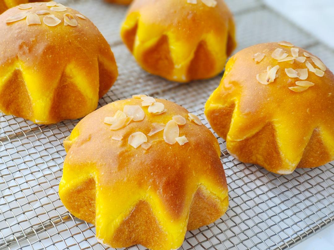 夜鼠做的烤了一盘花儿八角南瓜大鼓面包