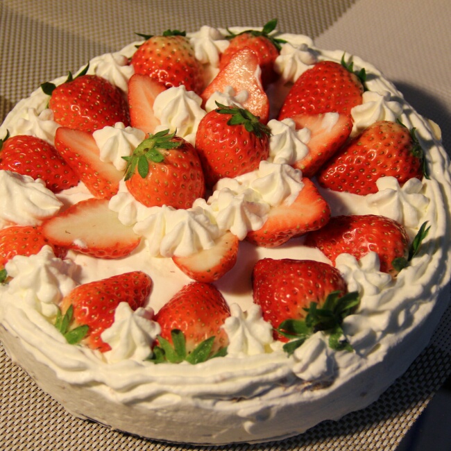 6寸草莓奶油戚风蛋糕