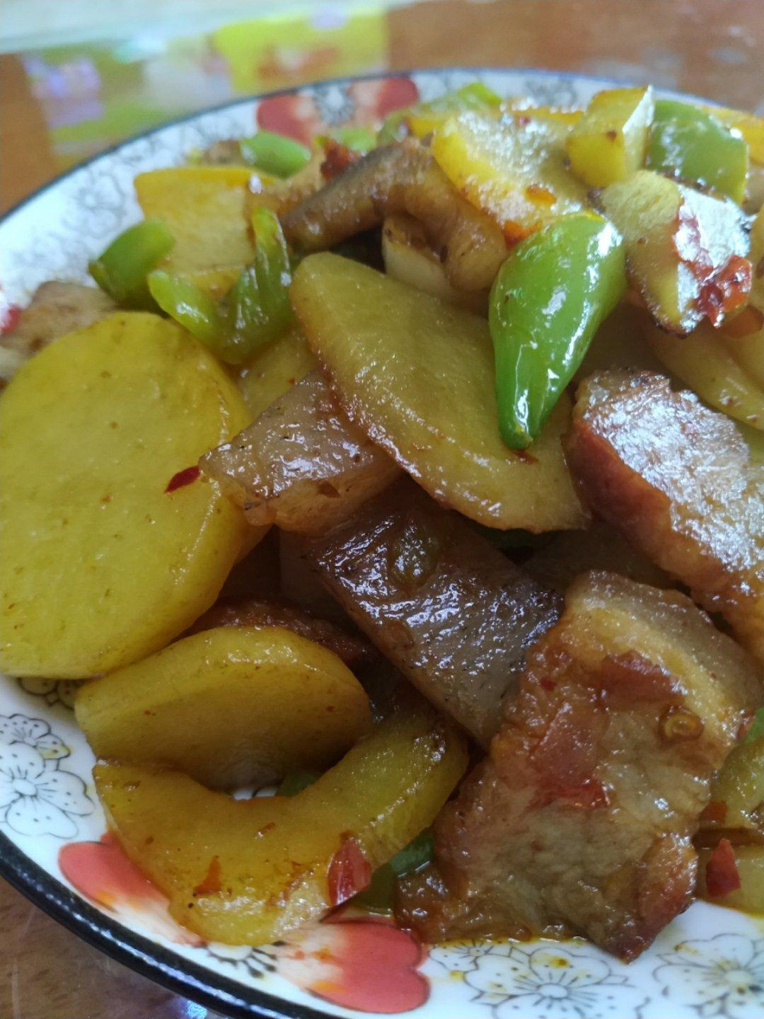 五花肉干煸土豆片