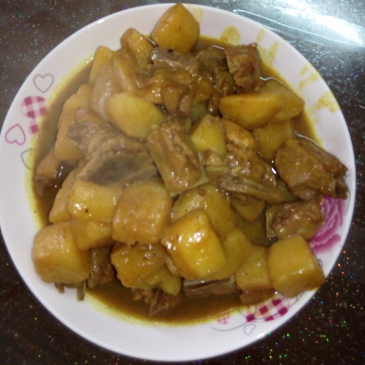 土豆焖排骨