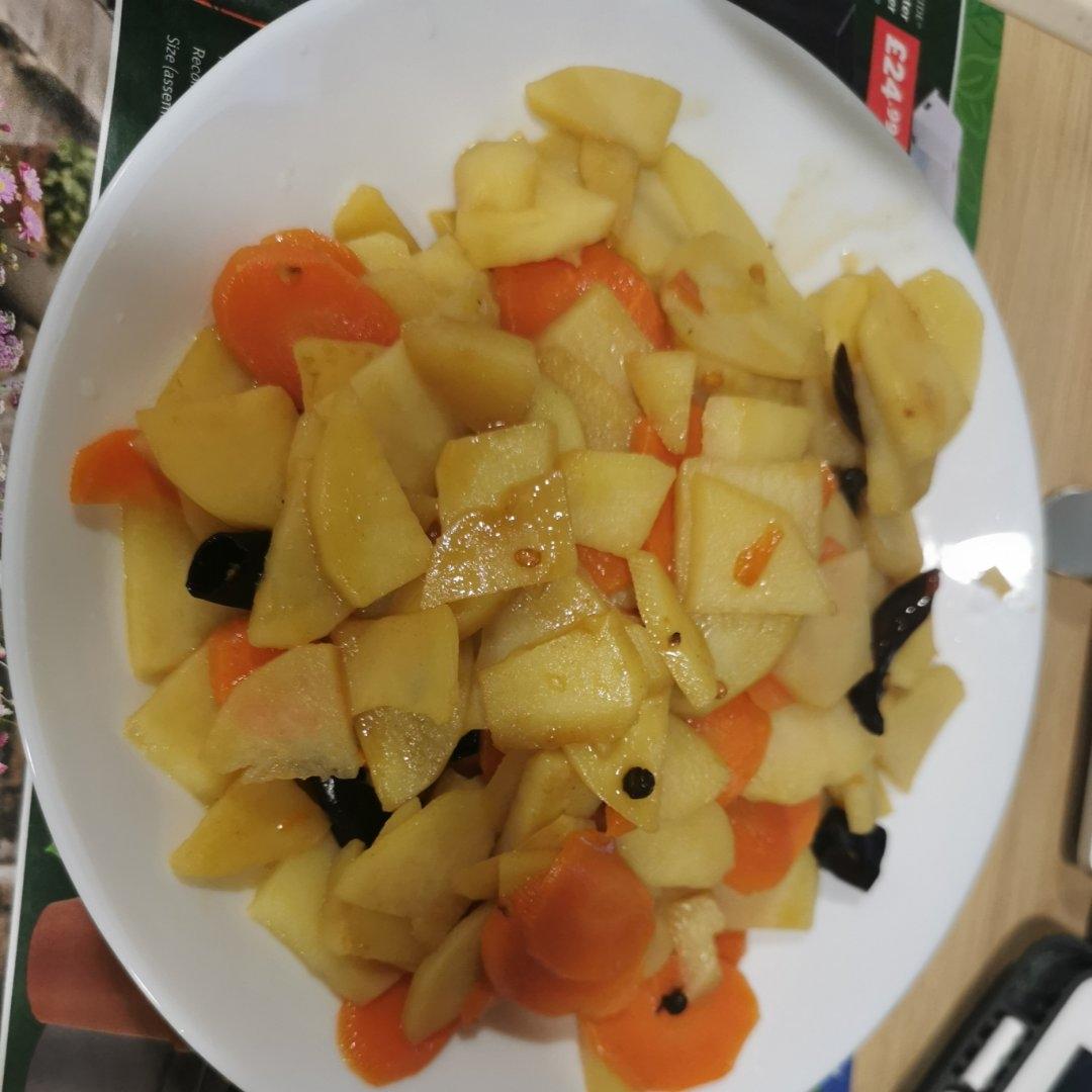 土豆片炒胡萝卜片