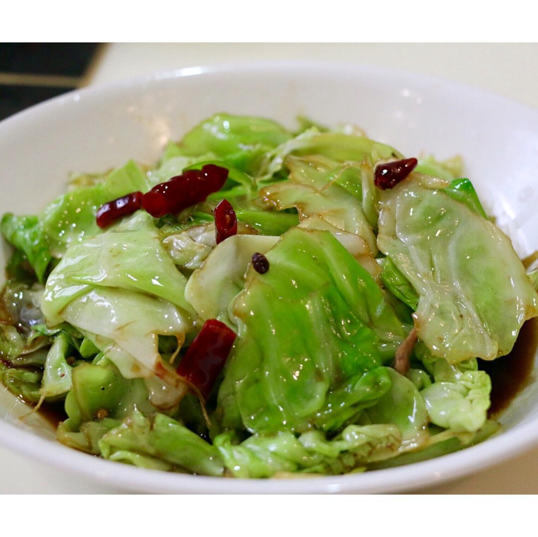 煮饭婆梅子做的干锅包菜