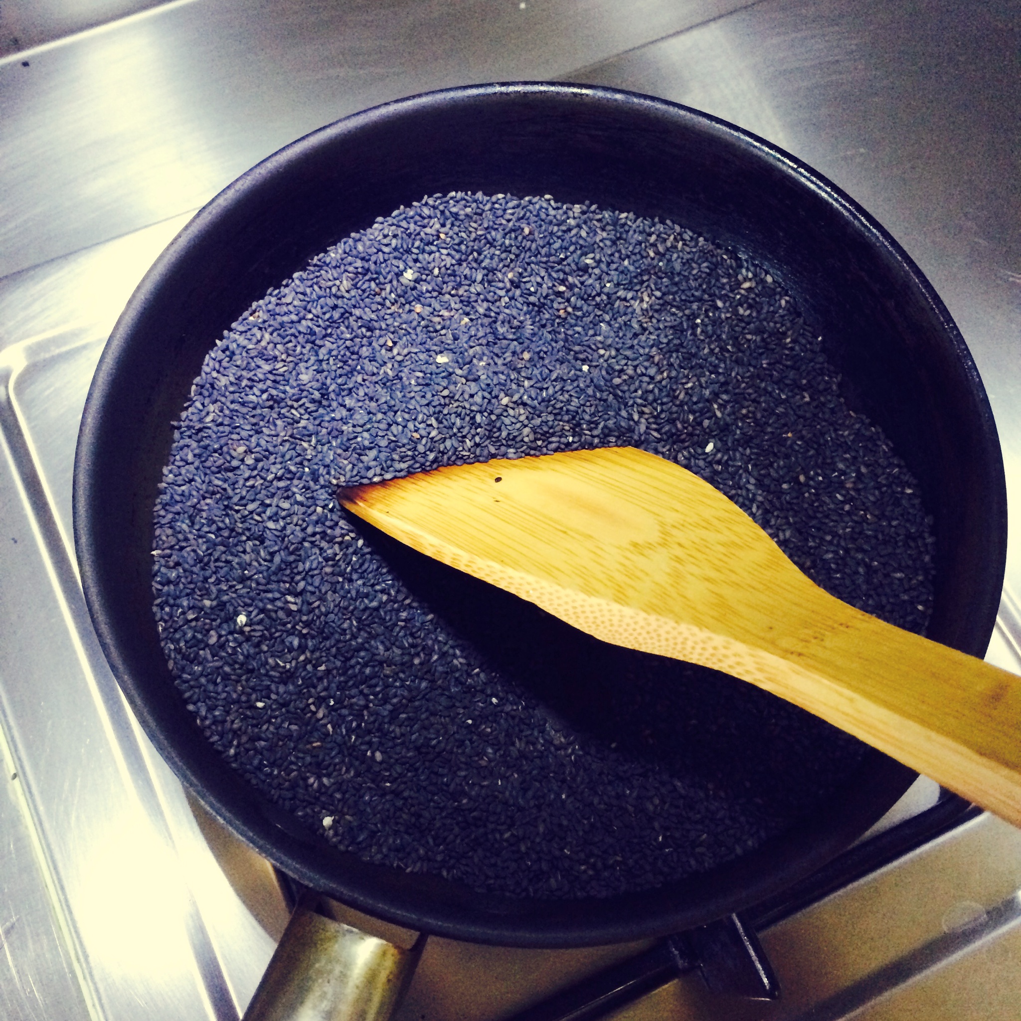 宽妈-1做的炒芝麻