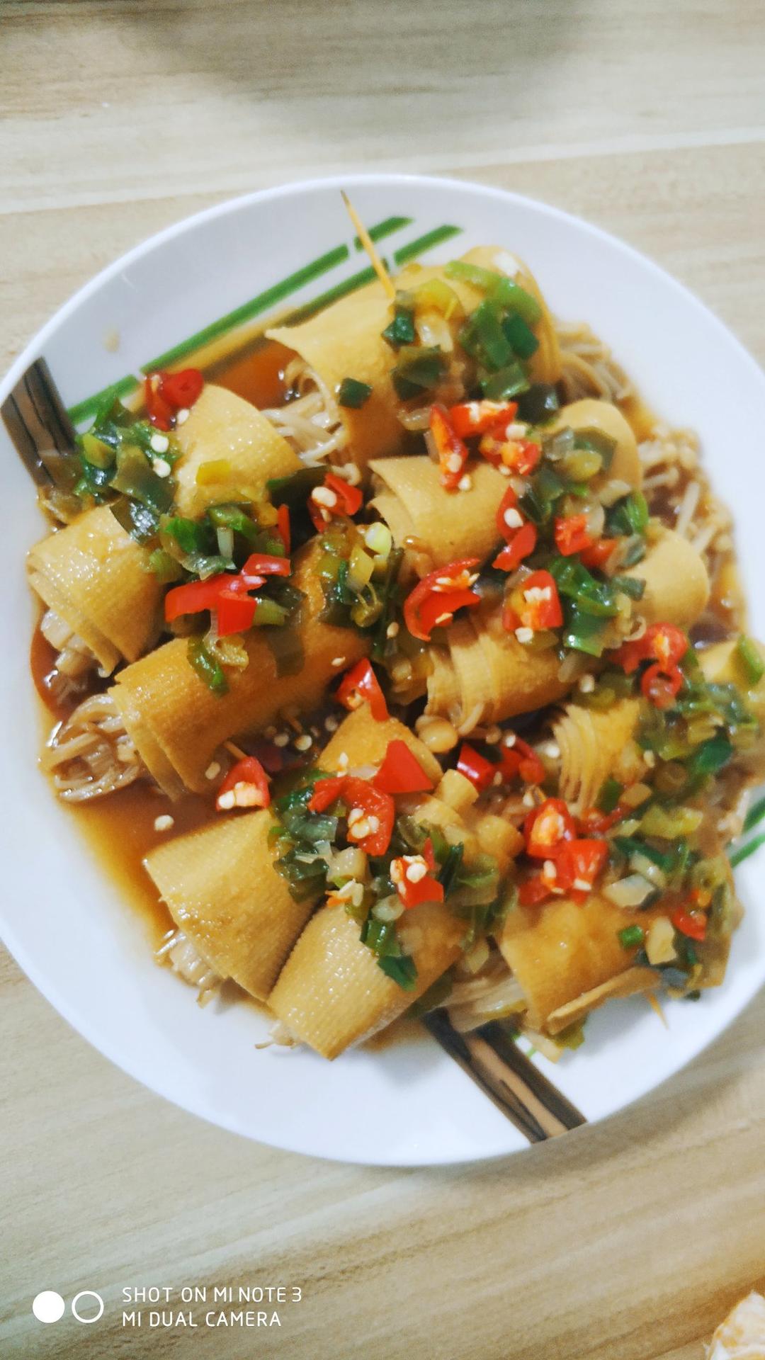 金针菇豆皮卷