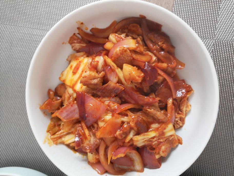 辣白菜炒五花肉