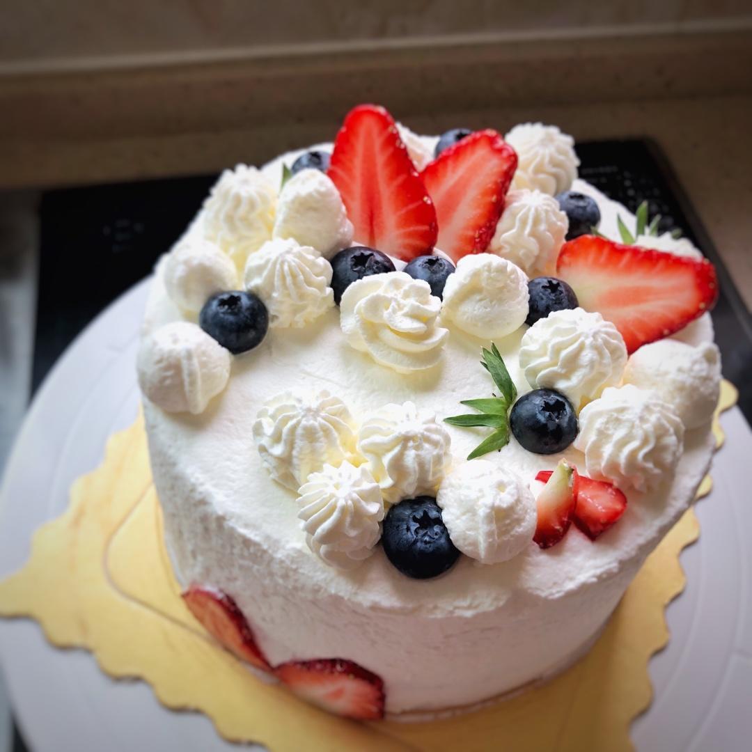 草莓生日蛋糕