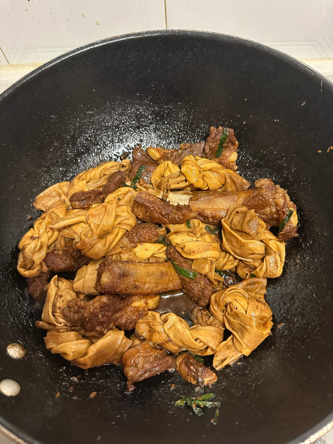 千张结红烧排骨