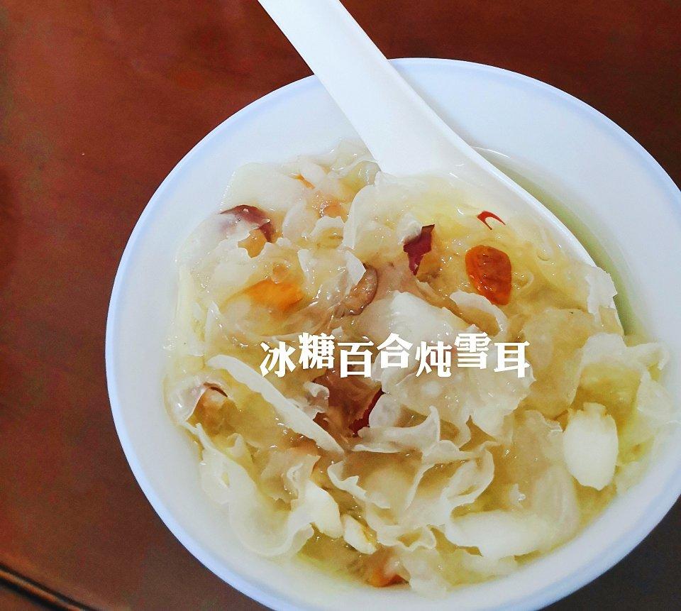 鲜百合银耳糖羹