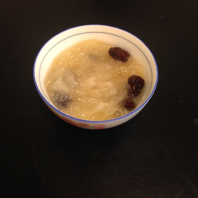 冰糖银耳红枣汤