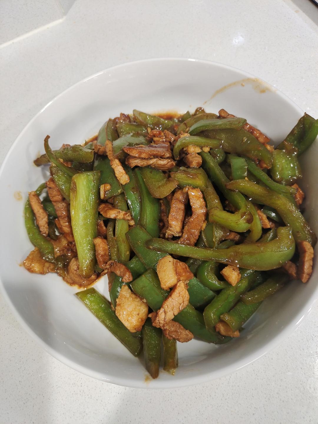 青椒肉丝，这样炒太好吃了。