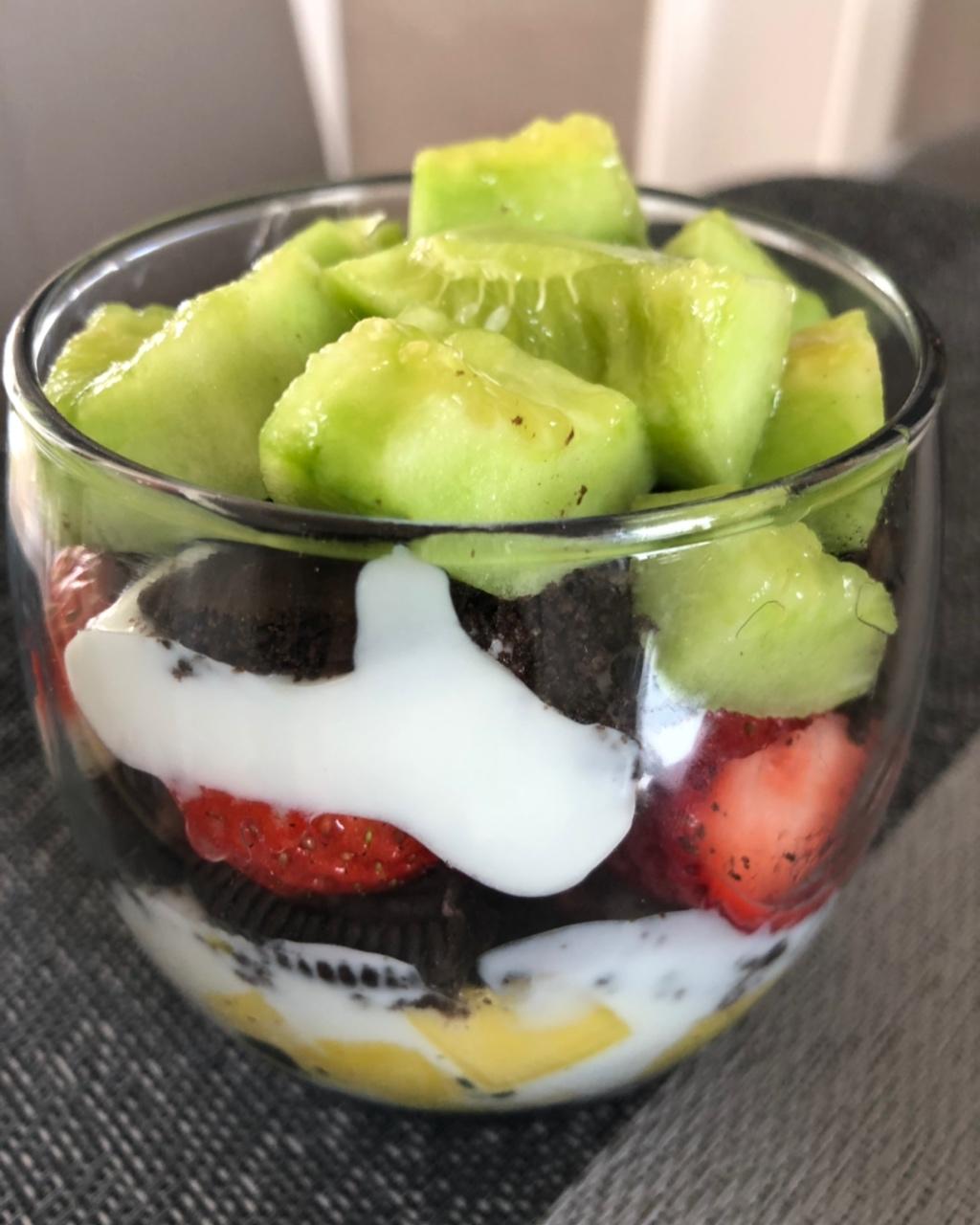 林小珠的盛夏光年_做的奥利奥水果酸奶杯