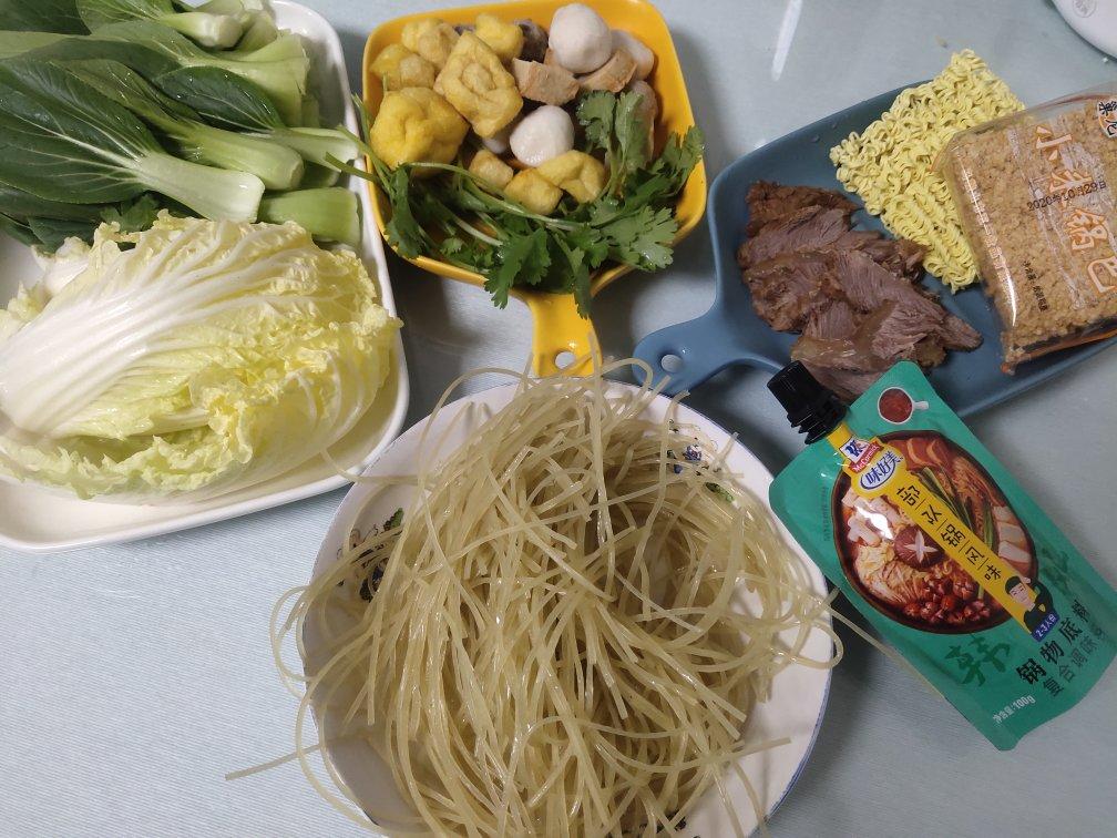 泡菜风味排骨年糕锅