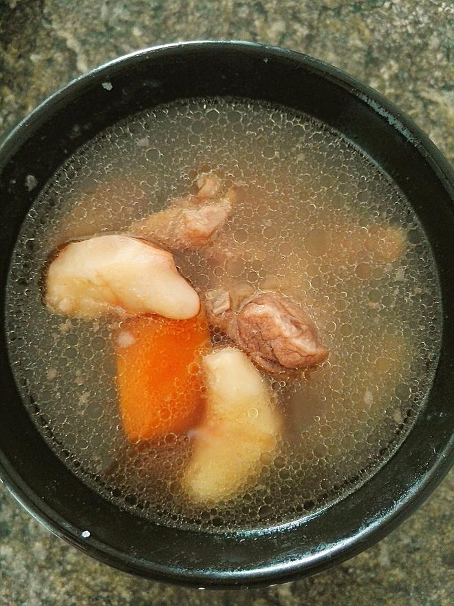 菱角玉米红萝卜排骨汤的做法