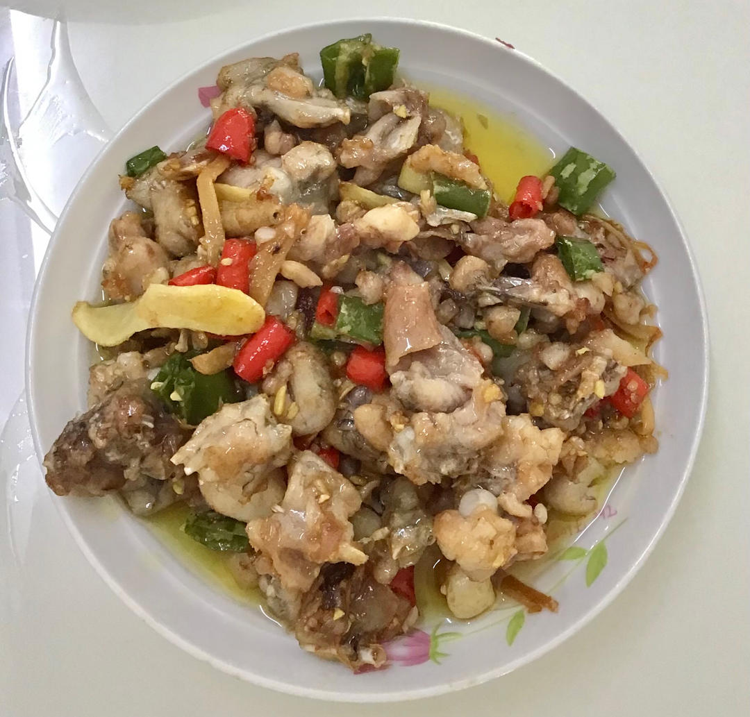 厨师长教你自贡家常菜：“小煎牛蛙”，鲜辣入味，肉质滑嫩