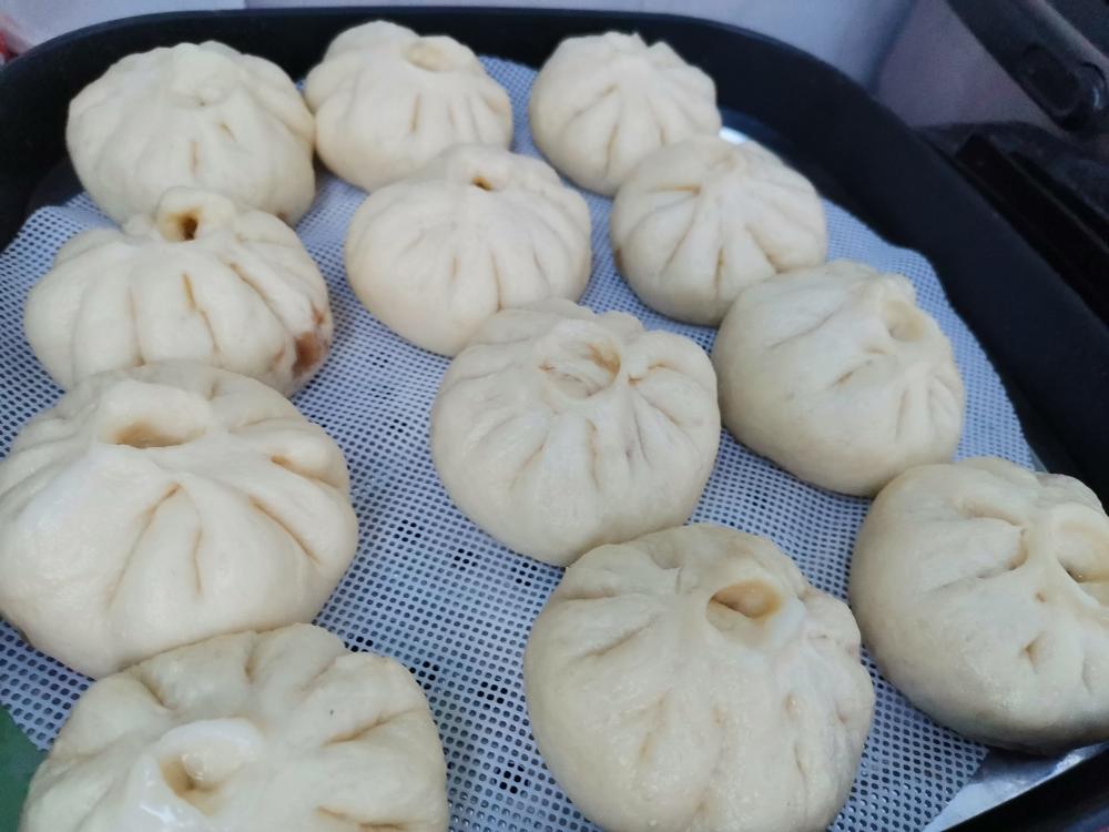 皮薄馅大的包子
