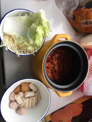 韩式辣白菜拉面锅（超级简单）的做法 步骤2