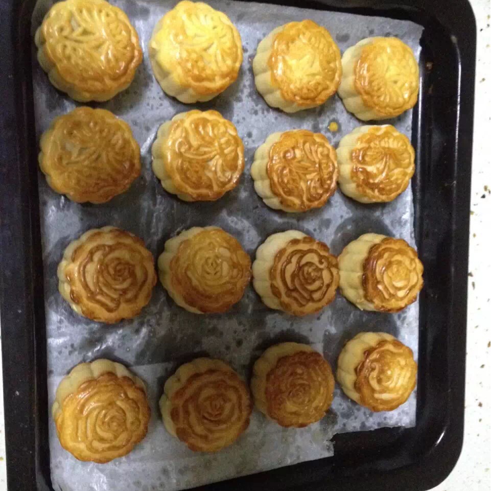 广式月饼—蛋黄莲蓉月饼