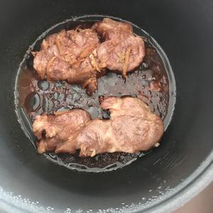 蜜汁电饭煲叉烧肉的做法 步骤5