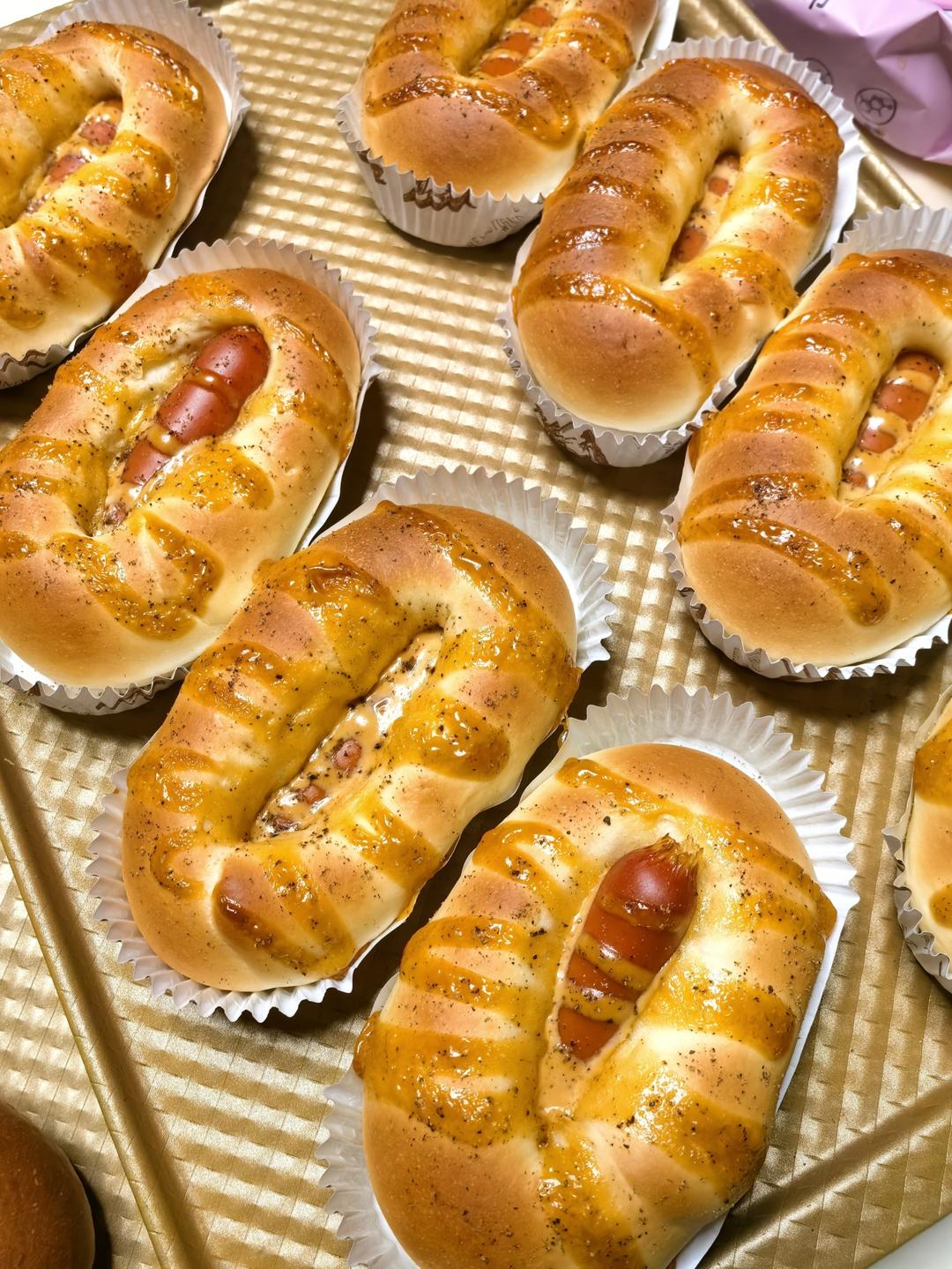 一个面团撑起一家店的台式面包—香肠面包